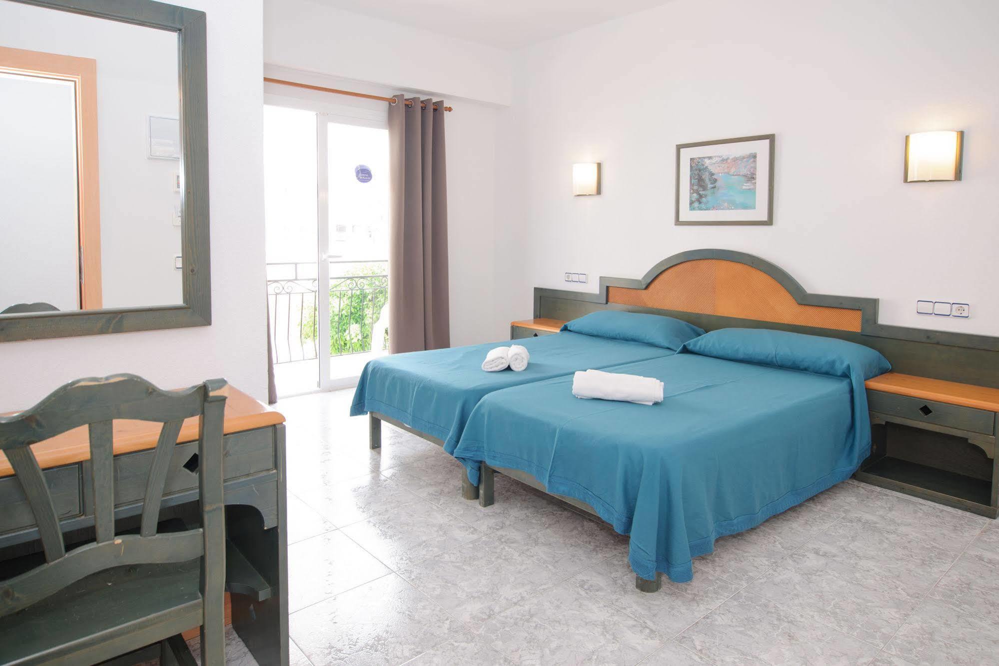 Hostal Rosalia San Antonio  Eksteriør billede