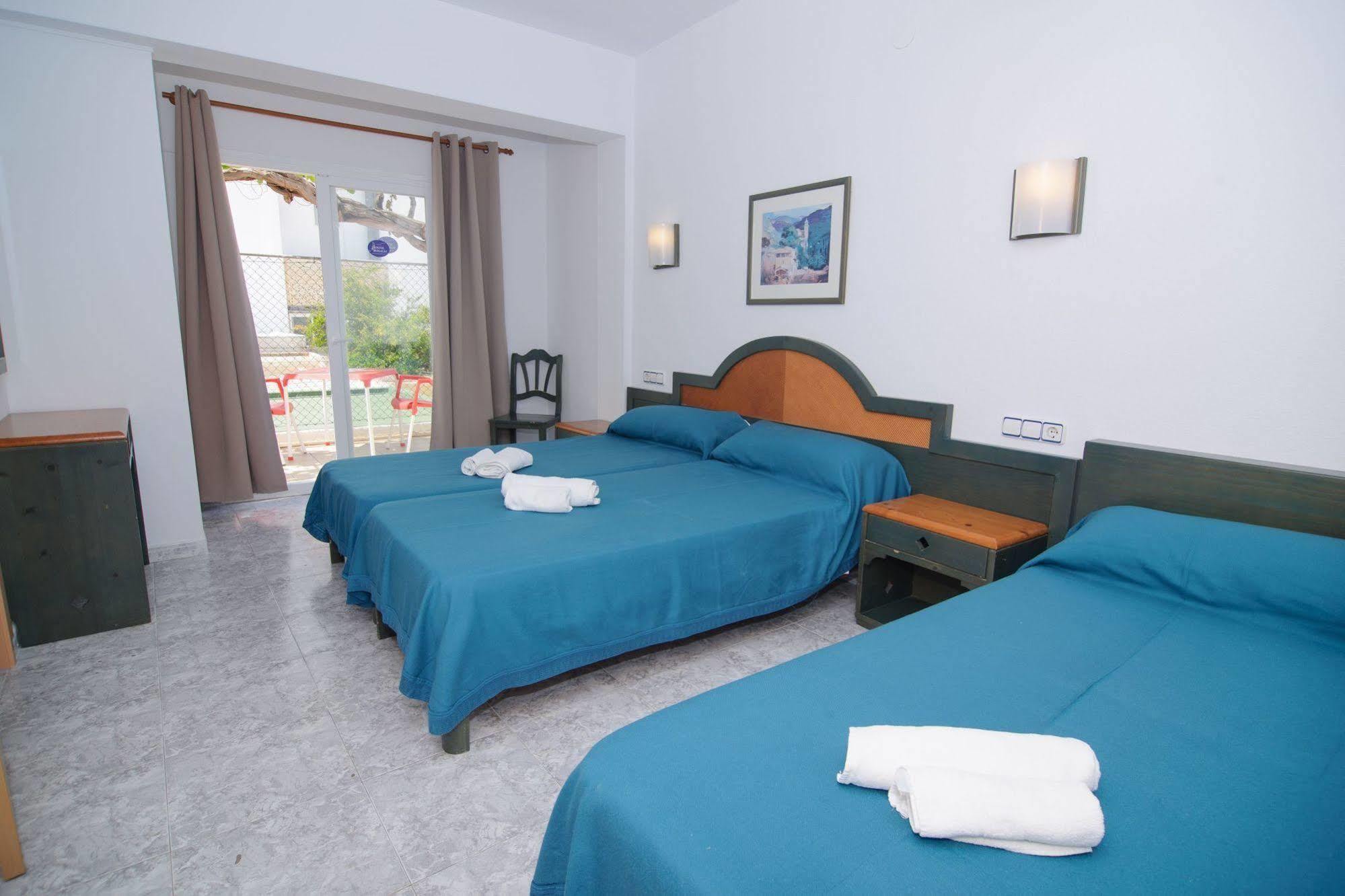 Hostal Rosalia San Antonio  Eksteriør billede